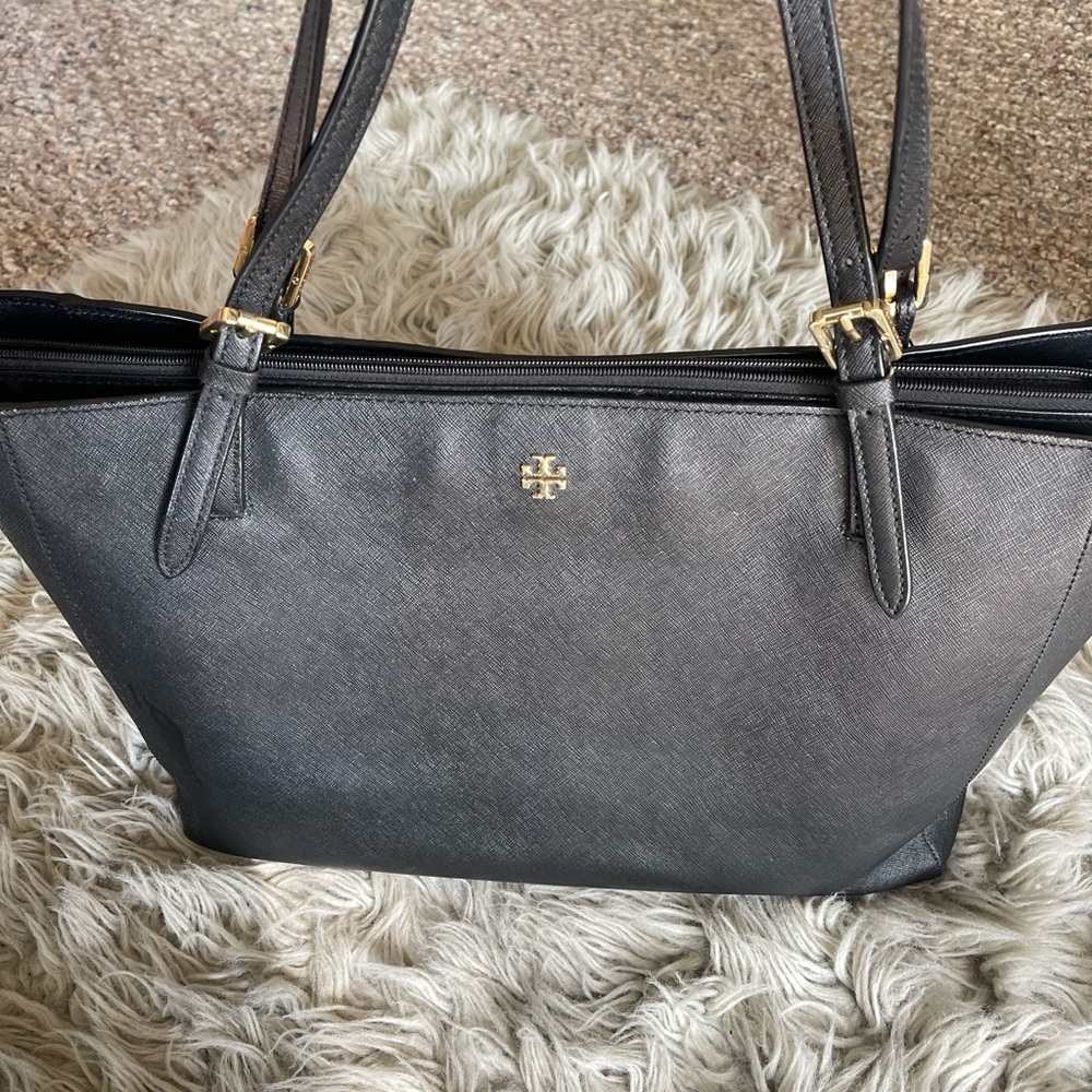 Tory Burch Emerson Lg Buckle Tote Saffiano Leather